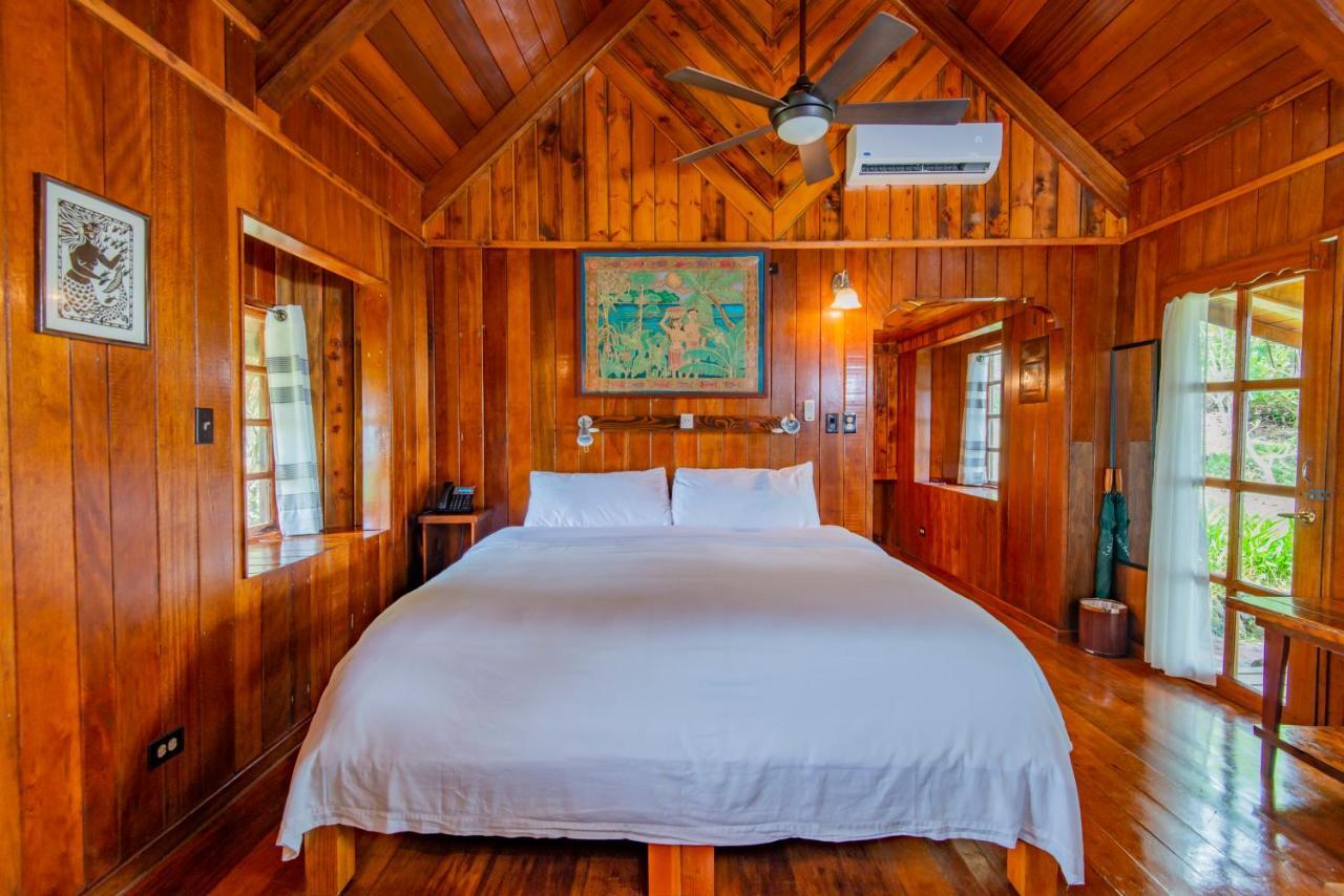 Palau Carolines Resort Koror Exterior photo